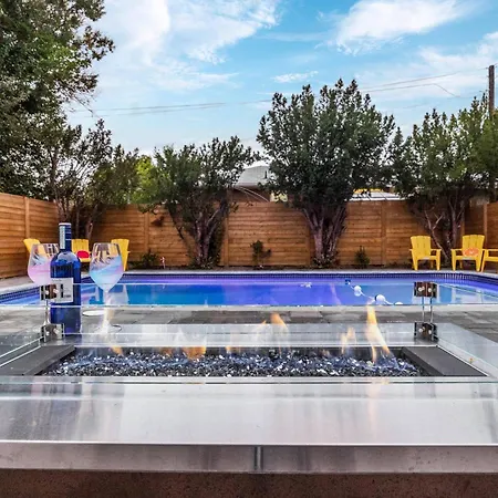 Toronto Retreat Private Pool & Cozy Master Bedroom
